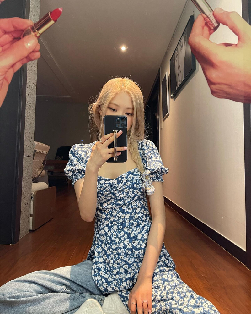 210628 - ROSÉ Instagram Update documents 4