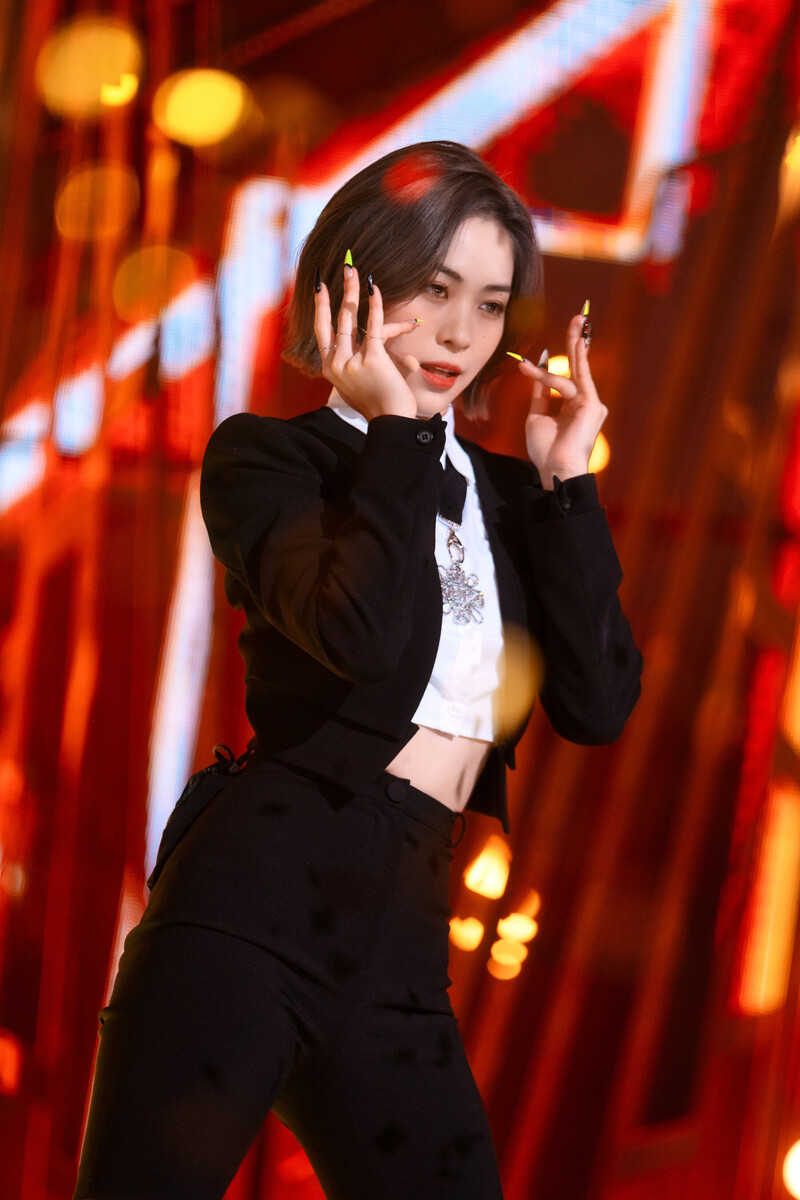 221204 ITZY Ryujin - 'Cheshire' at Inkigayo documents 12