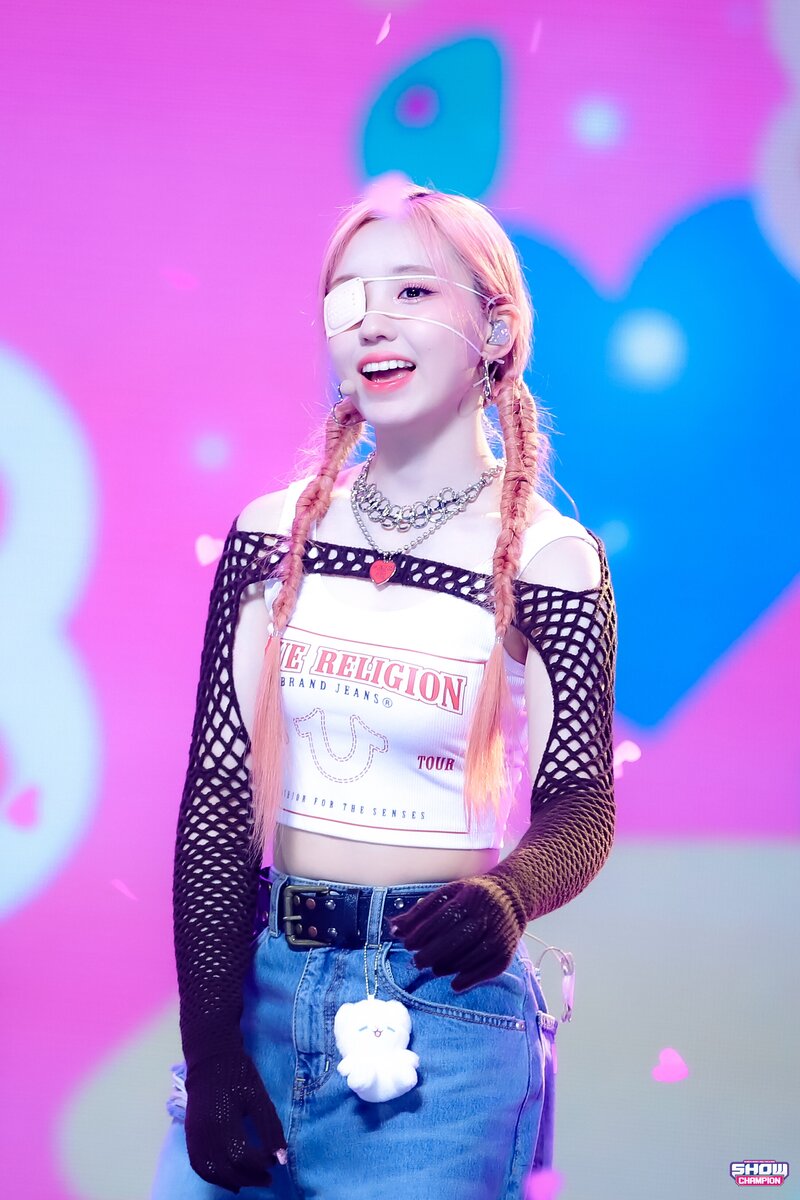 230419 Kep1er Yeseo 'Giddy' at Show Champion documents 3