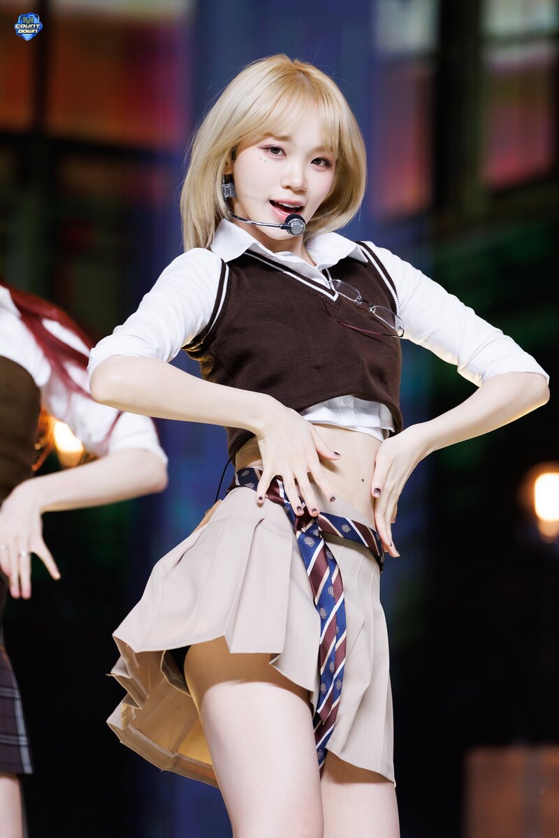 240307 LE SSERAFIM Chaewon - 'EASY' and 'Smart' at M Countdown documents 1