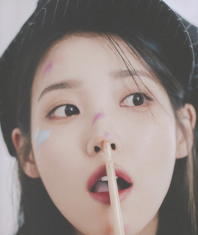 IU 2023 Season's Greetings (Scans) documents 4