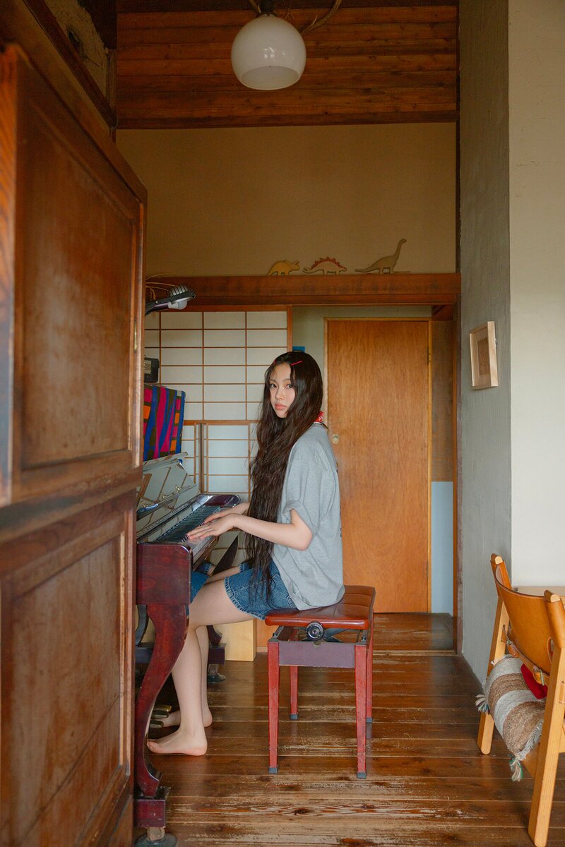 NewJeans - Japan Debut Single 'Supernatural' Concept Photo documents 10