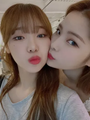 200628 Weki Meki Twitter Update - Yoojung & Rina