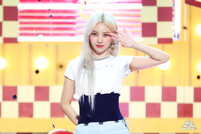 210710 Soyeon - 'Beam Beam' at Music Core documents 2