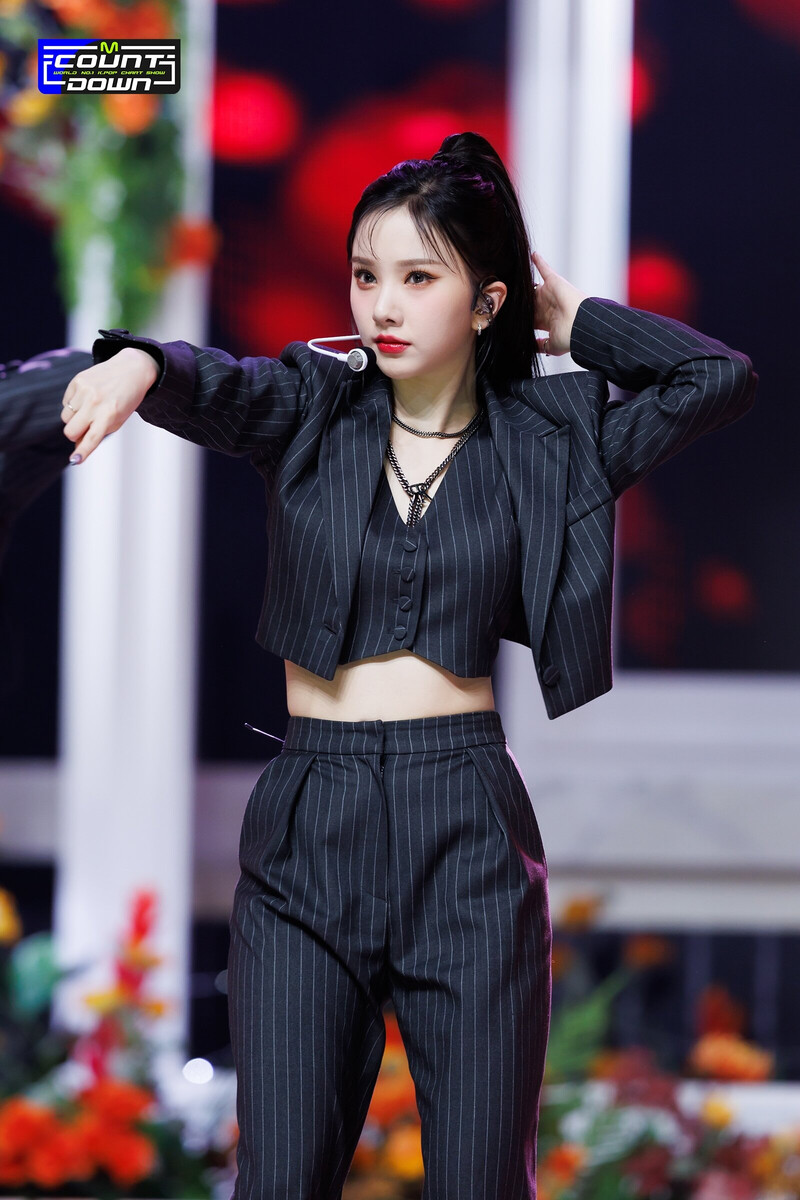 230202 VIVIZ Eunha 'PULL UP' at M Countdown documents 18