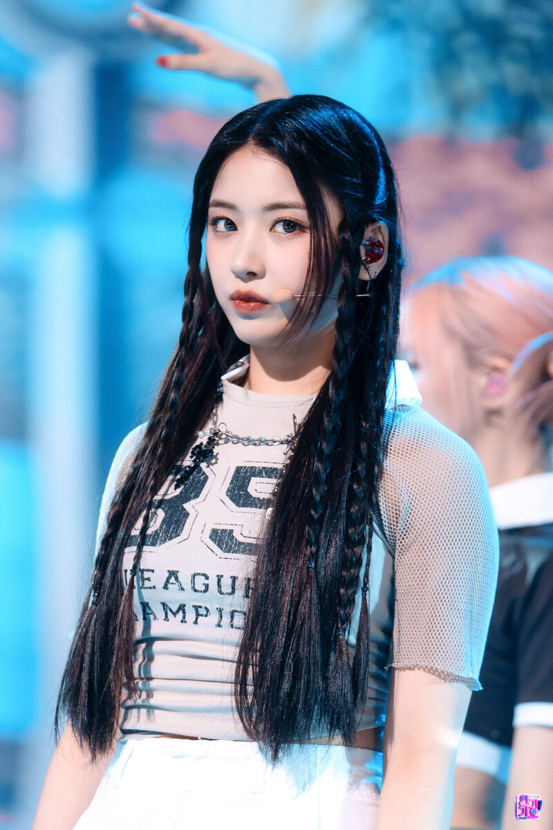 230402 NMIXX Jiwoo - 'Love Me Like This' at Inkigayo documents 9