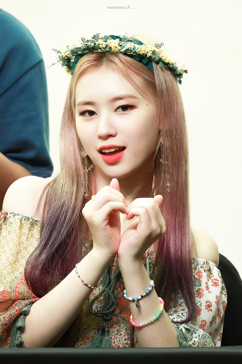 190825 Weki Meki Elly at 'WEEK END LOL' Mapo Fansign documents 3