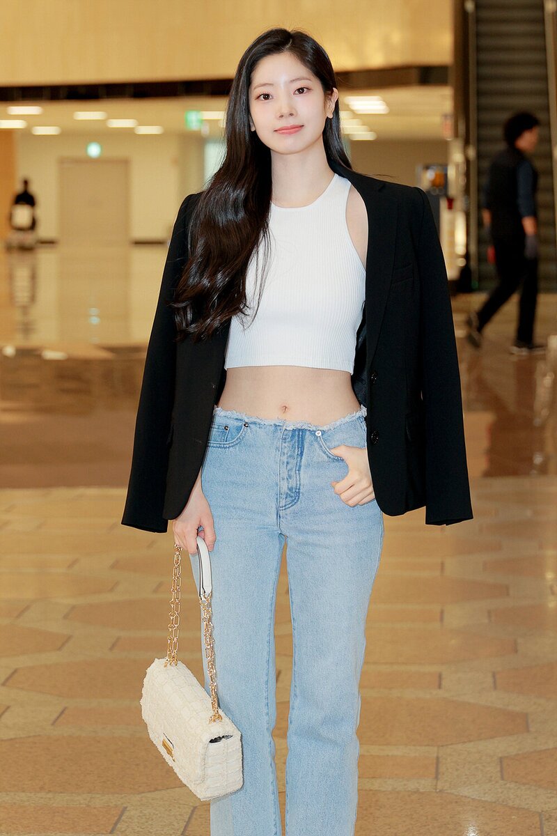 240327 TWICE Dahyun - GMP Airport documents 2