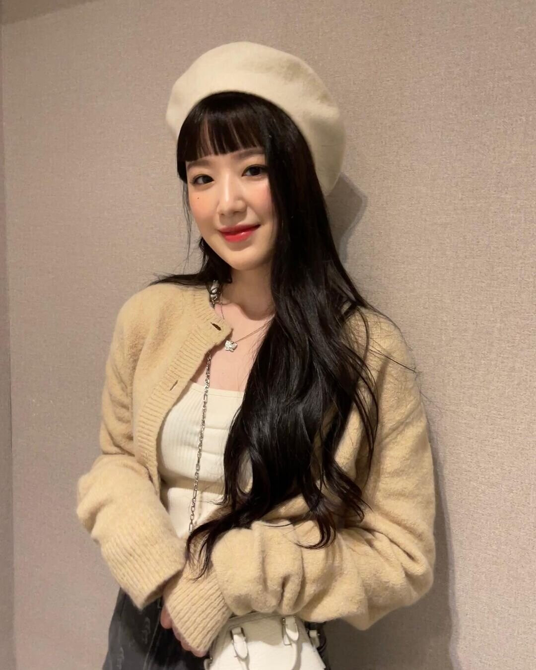 220910 (G)I-DLE Shuhua Instagram Update | kpopping