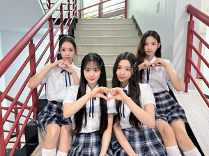 230702 tripleS Twitter Update with +(KR)ystal Eyes