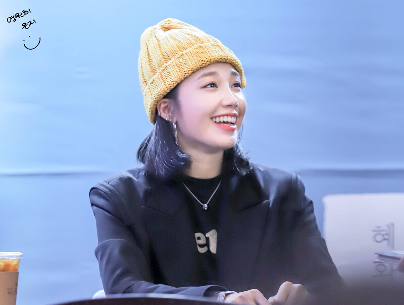 181109 Apink EUNJI at Hyehwa Busan Fansign event documents 11