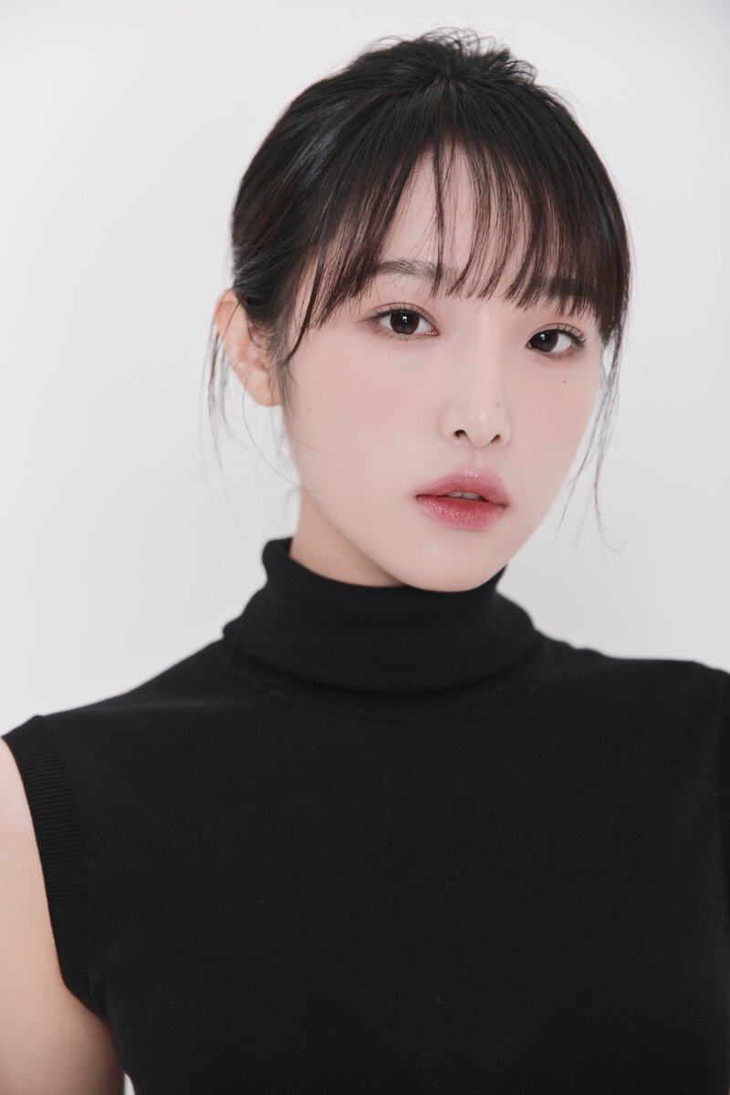 211117 Huehua Naver Post - Yena's Profile Photoshoot Behind | kpopping