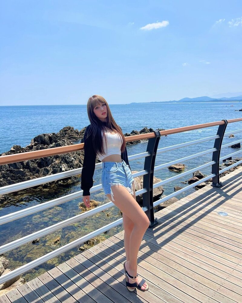 220807 Rockit Girl Han Leeseul Instagram Update documents 6