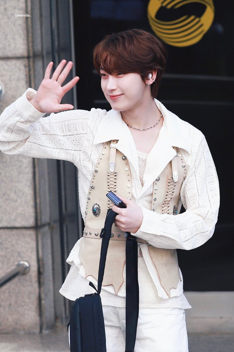 230616 ENHYPEN Sunoo on way to Music Bank documents 18