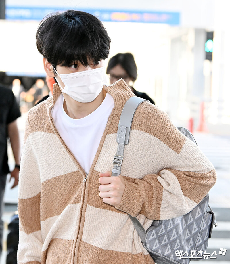 230908 TXT Soobin at Incheon International Airport documents 2