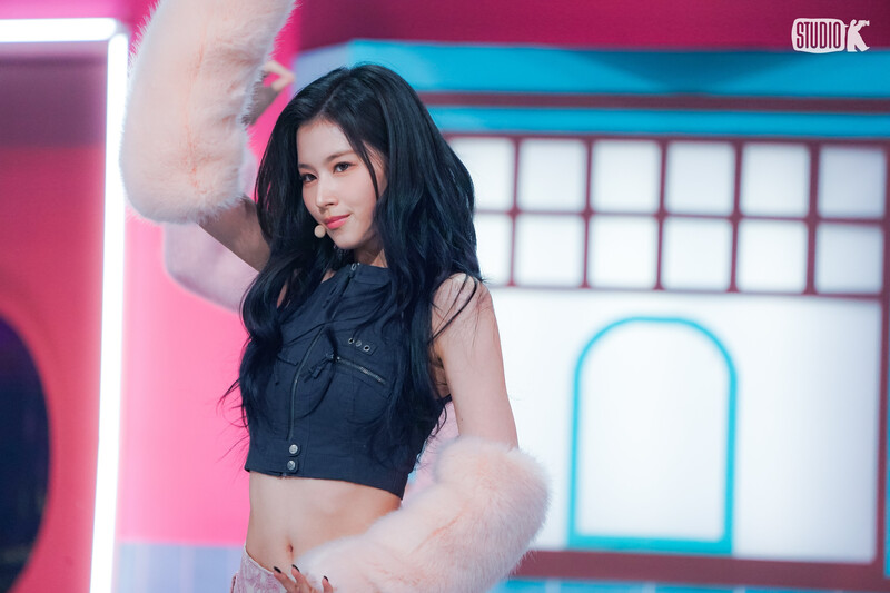 240222 - KBS Kpop Twitter Update with SANA - 'SET ME FREE' Music Bank Behind Photo documents 3