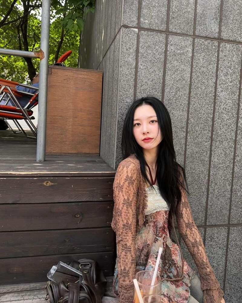 240428 Yiyeon Instagram Update documents 4