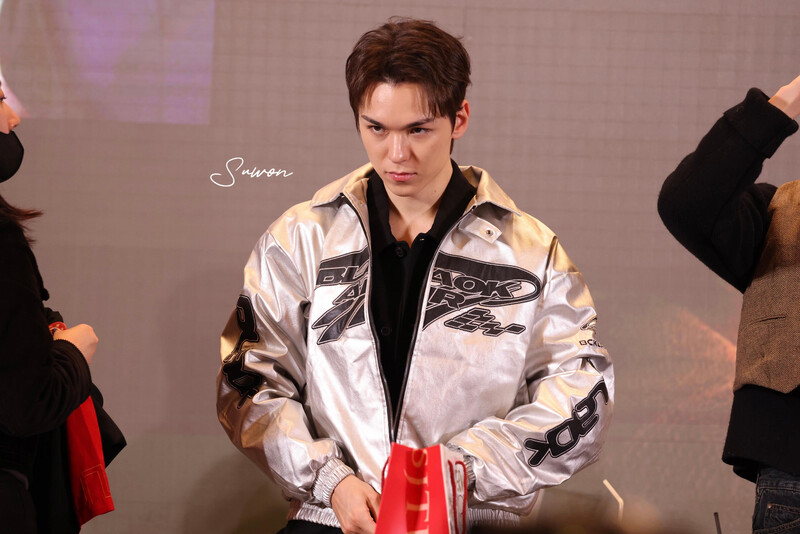 241229 SEVENTEEN Vernon - Yiziyhu Fansign Event in Shanghai documents 23