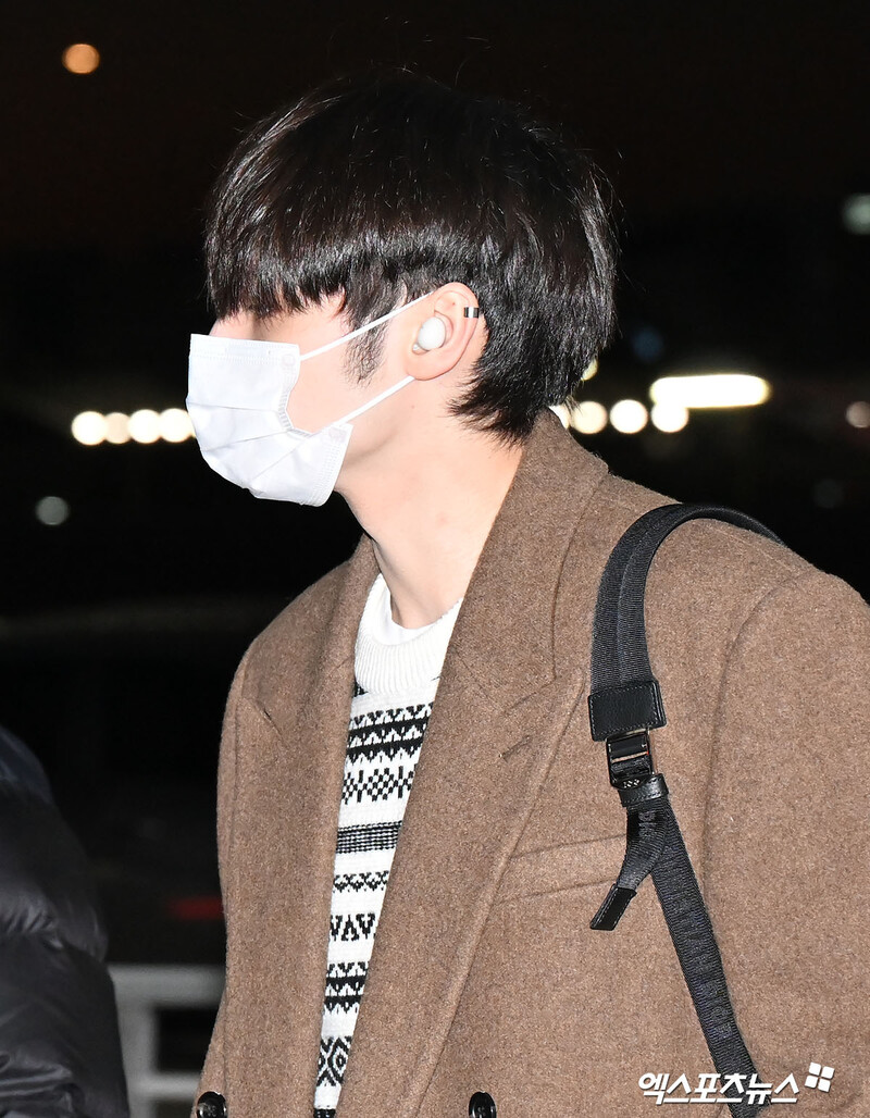 250103 TXT Huening Kai at Incheon Airport documents 2