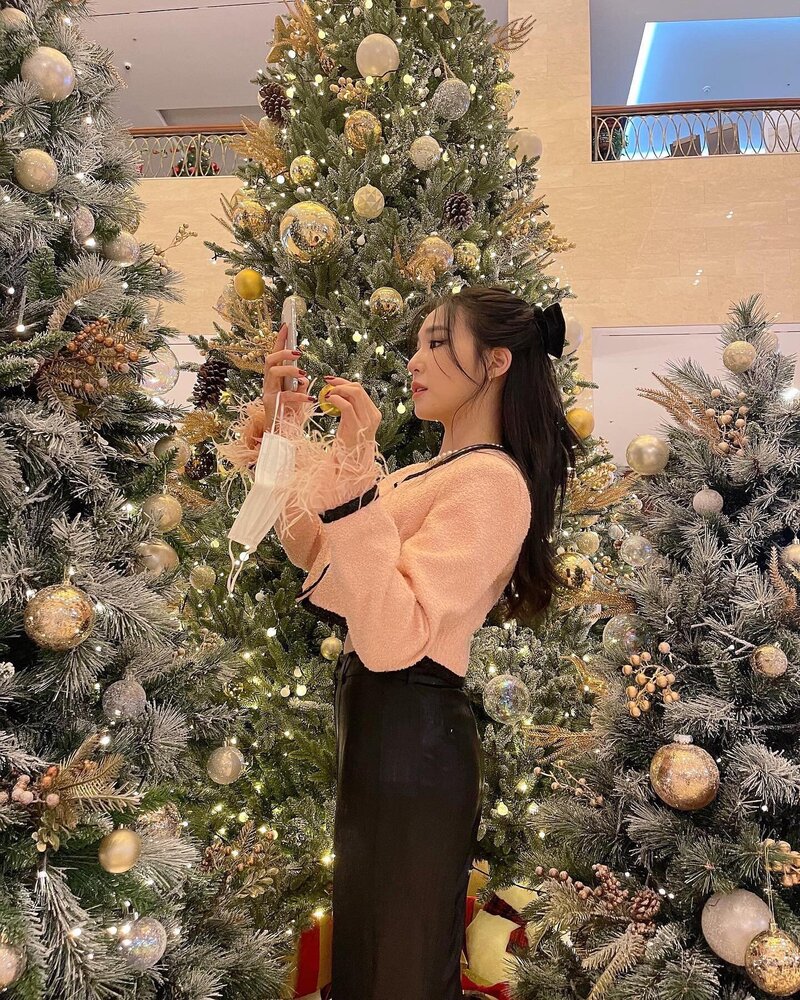 211224 Tiffany Young Instagram Update documents 7