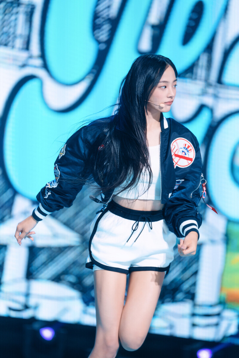 220807 NewJeans Minji 'Attention' at Inkigayo documents 19