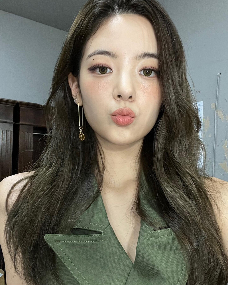 220901 ITZY Lia Instagram Update documents 15