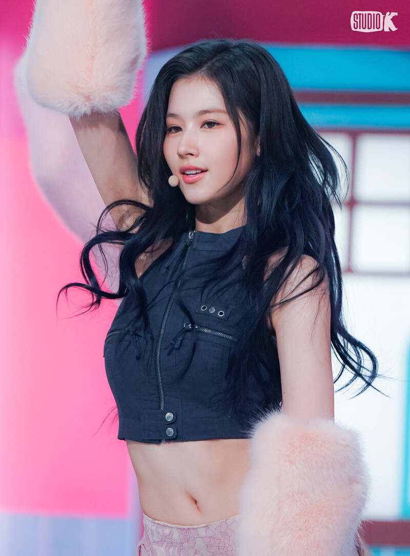 240222 - KBS Kpop Twitter Update with SANA - 'SET ME FREE' Music Bank Behind Photo documents 7