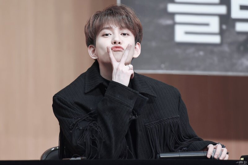 180119 Block B Kyung at Re:MONTAGE fansign documents 1