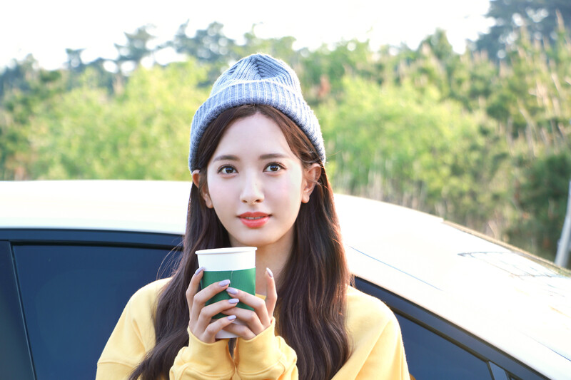 210702 Starship Naver Post - WJSN's Bona Green Car Photoshoot Behind documents 1