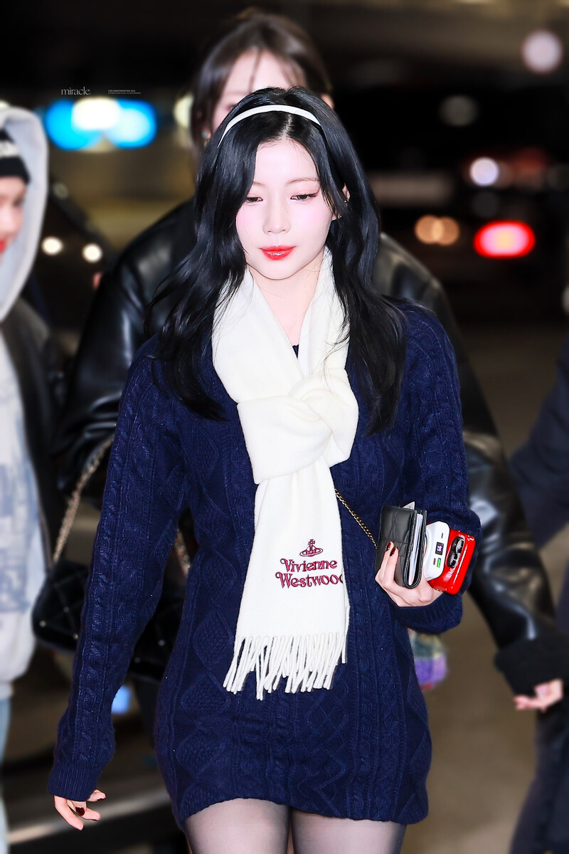 241226 BABYMONSTER Asa at Gimpo International Airport documents 2