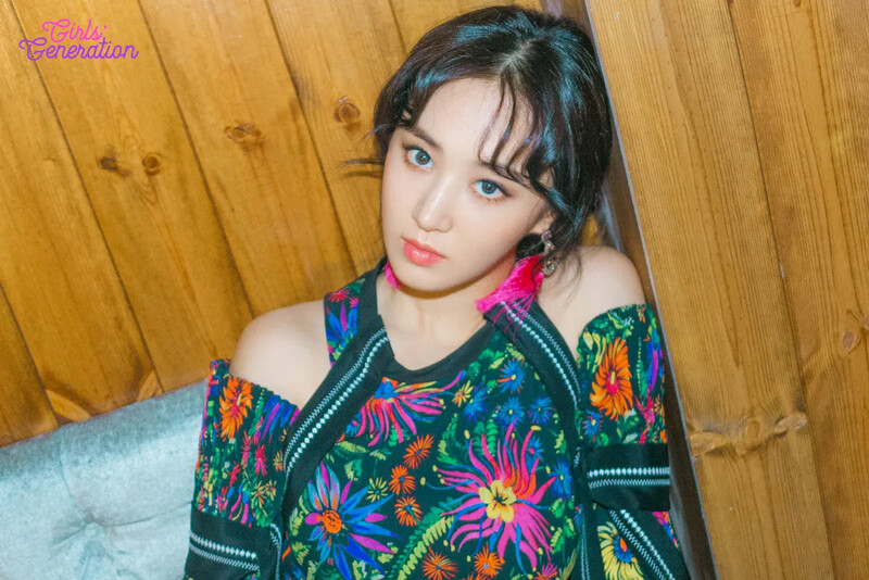 Girls'_Generation_Yuri_Holiday_Night_concept_photo_(6).png