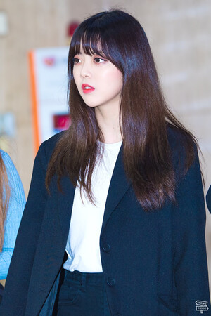 180514 Weki Meki Suyeon at Gimpo Airport