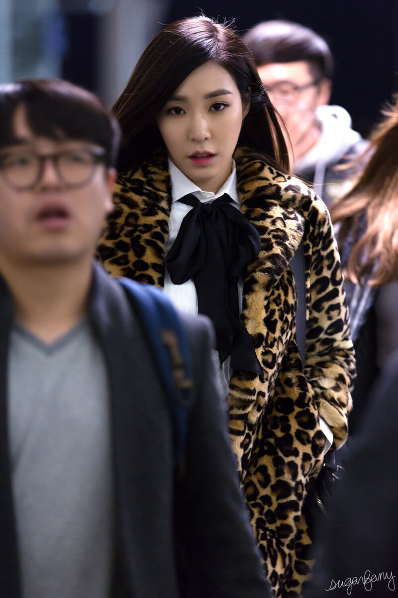 151206 SNSD Tiffany at Incheon Airport documents 3