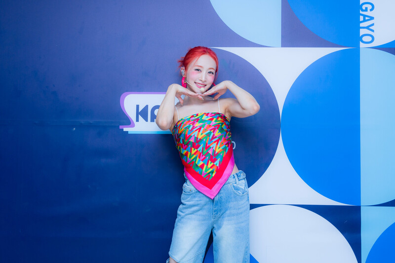 220731 SBS Twitter Update- NICOLE at INKIGAYO Photowall documents 1