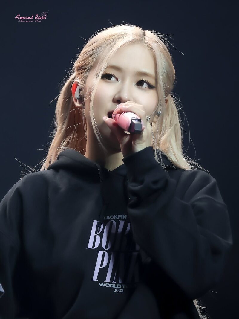 221130 BLACKPINK Rosé - 'BORN PINK' Concert in London Day 1 documents 5