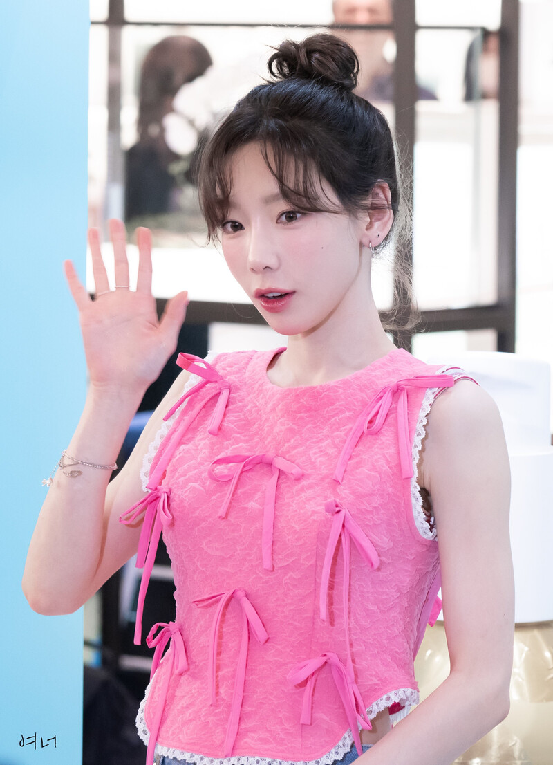 230330 Taeyeon - Benefit Pop-up Store Event documents 26