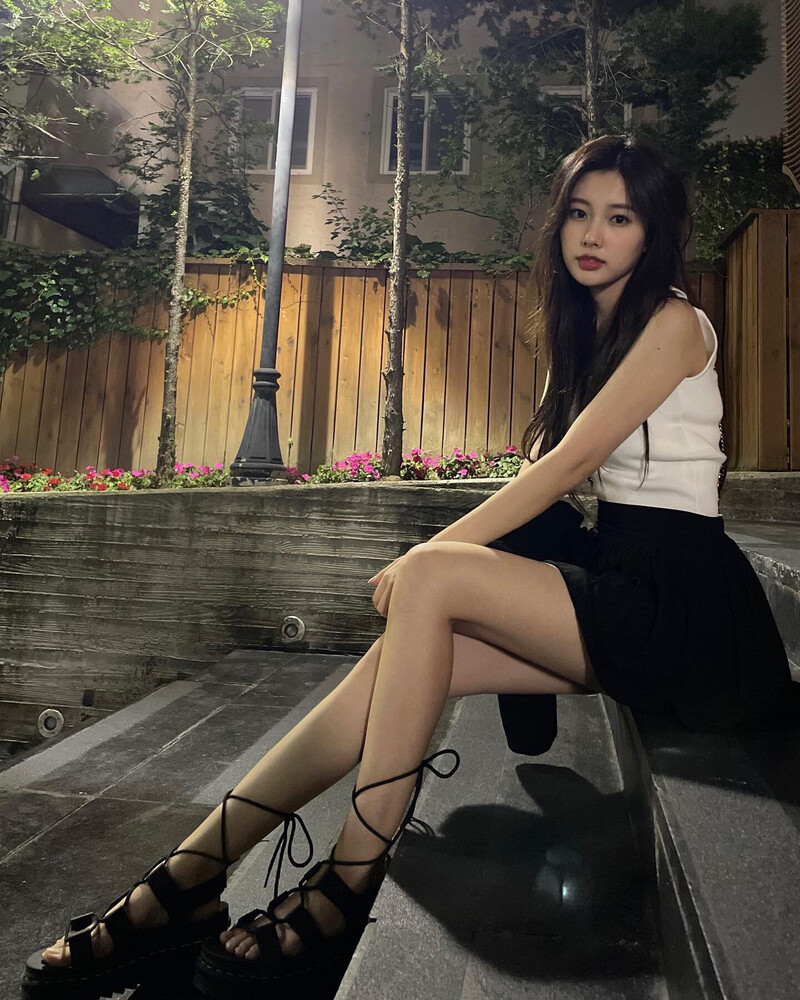 210624 Kang Hyewon Instagram Update documents 1