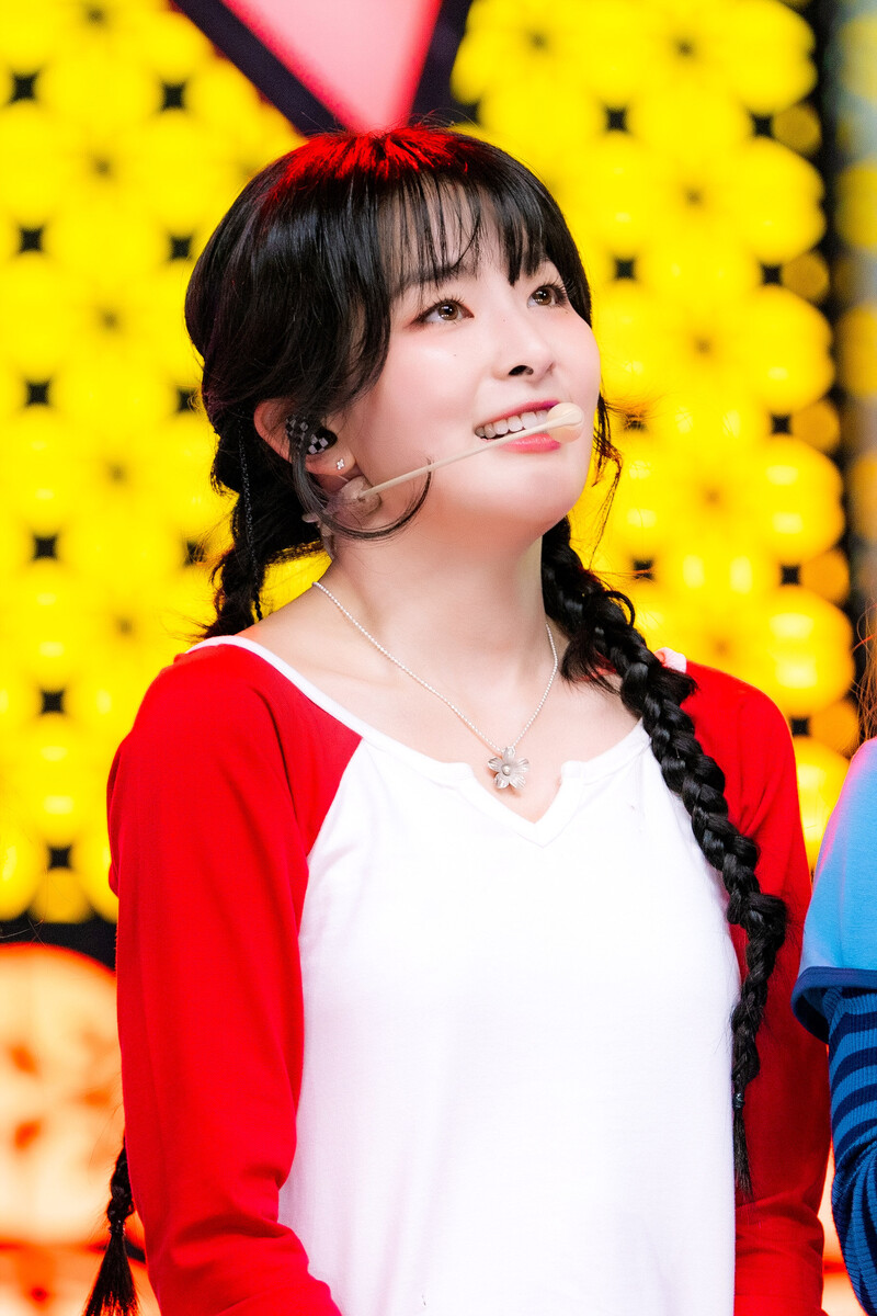 231119 Red Velvet Seulgi - 'Chill Kill' at Inkigayo documents 2