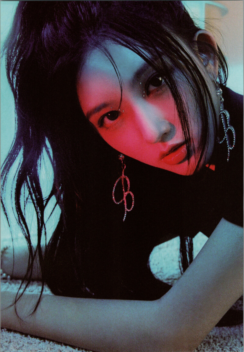 IVE - Mini Album 'I'VE MINE' (Scans) documents 2