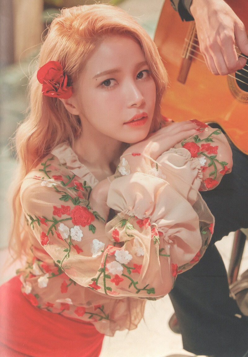 MAMAMOO 7th Mini Album 'Red Moon' [SCANS] documents 4