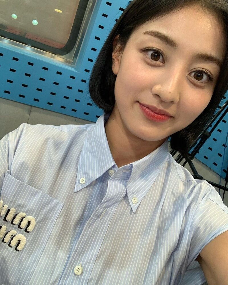 220831 SBS Young Street Instagram Update with Red Velvet Wendy & Twice Jihyo, Sana documents 8