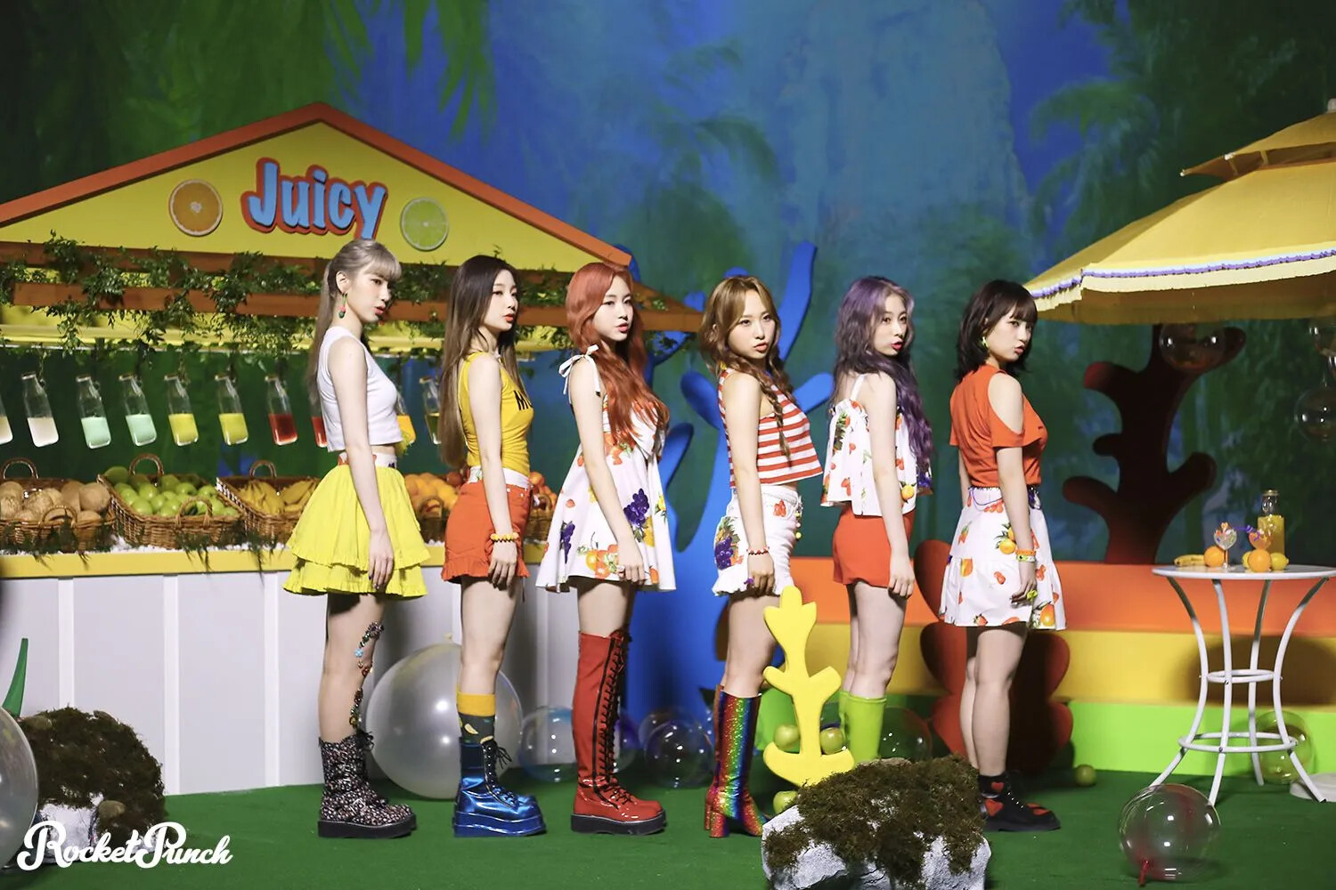 200809 Rocket Punch Naver Update - 'JUICY' Music Video Behind | Kpopping