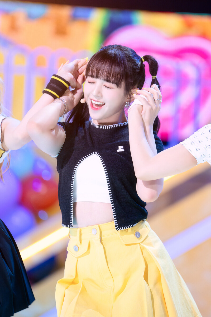 220703 Kep1er Mashiro 'Up!' at Inkigayo documents 12