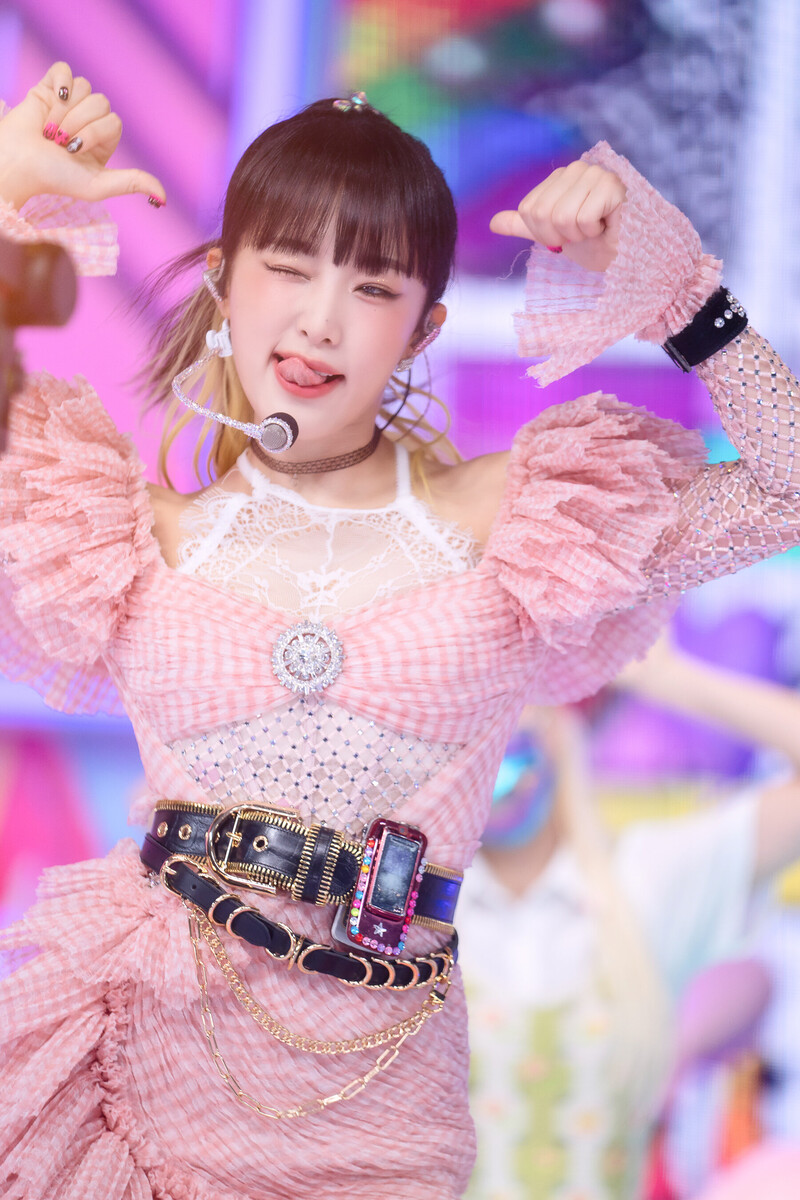 220807 YENA - 'SMARTPHONE' at Inkigayo documents 6