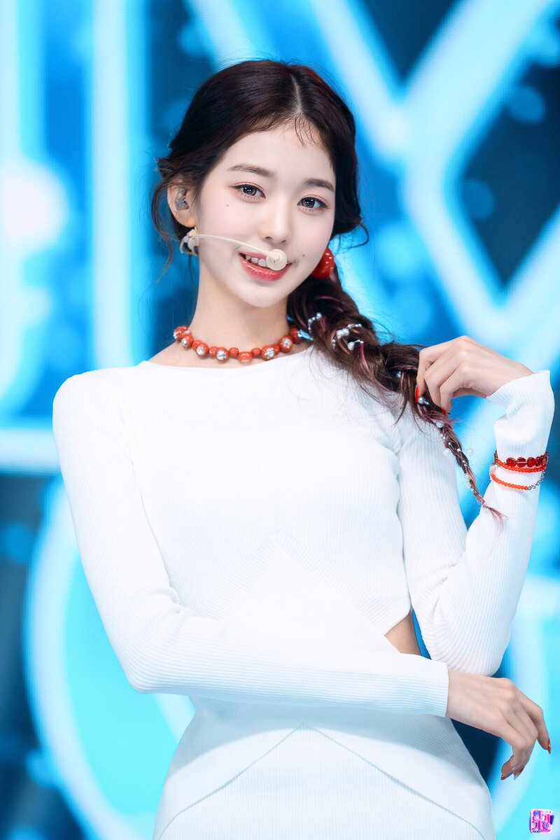 220904 IVE Wonyoung - 'After LIKE' at Inkigayo documents 5