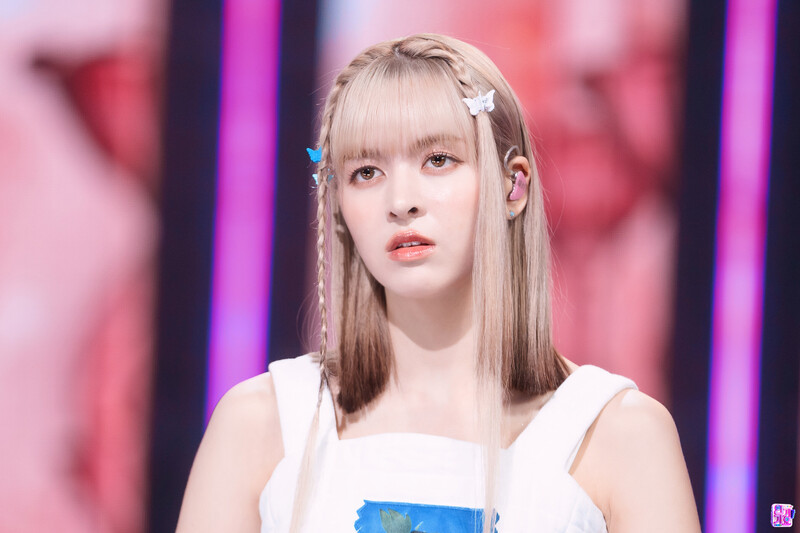 220925 NMIXX Lily - 'COOL (Your rainbow)' at Inkigayo documents 3