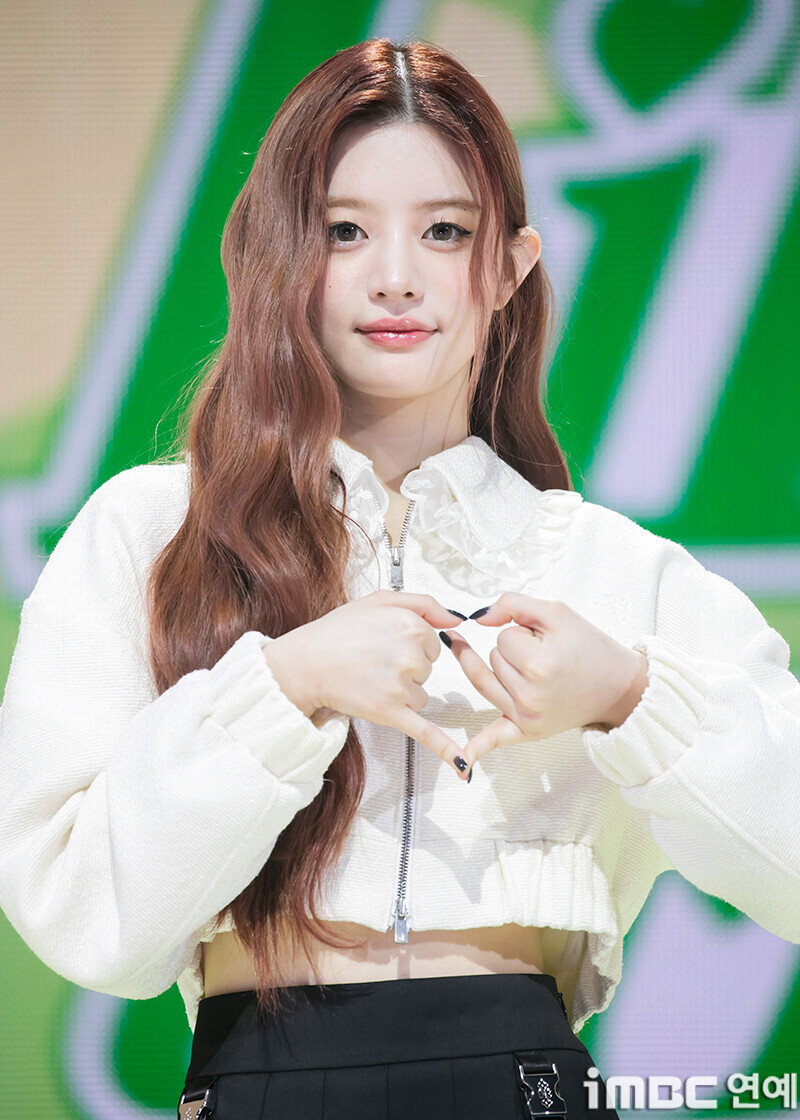 241021 ILLIT Minju at ‘I’LL LIKE YOU’ Media Press Conference documents 3