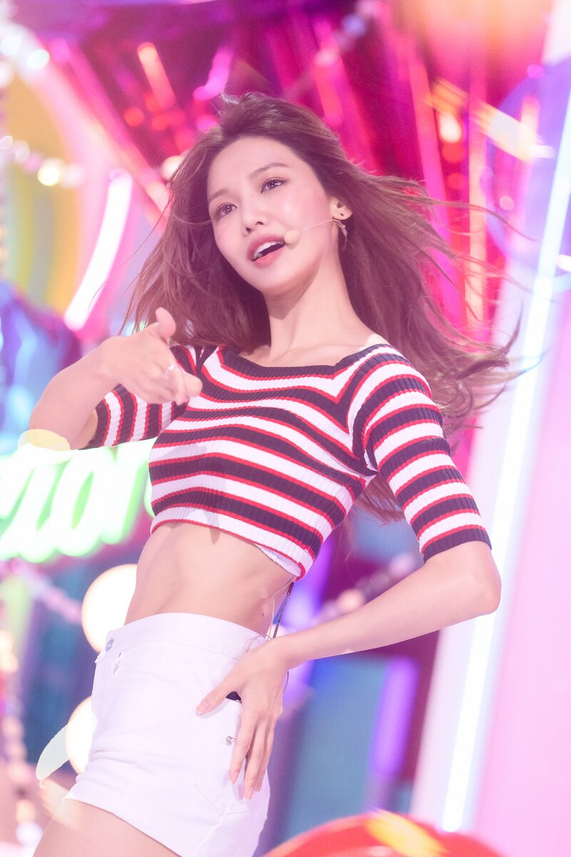 Girls' Generation Sooyoung - 'FOREVER 1' at Inkigayo documents 29