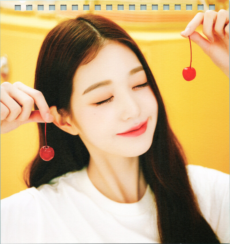 IVE 2023 Season's Greetings (Scans) documents 4