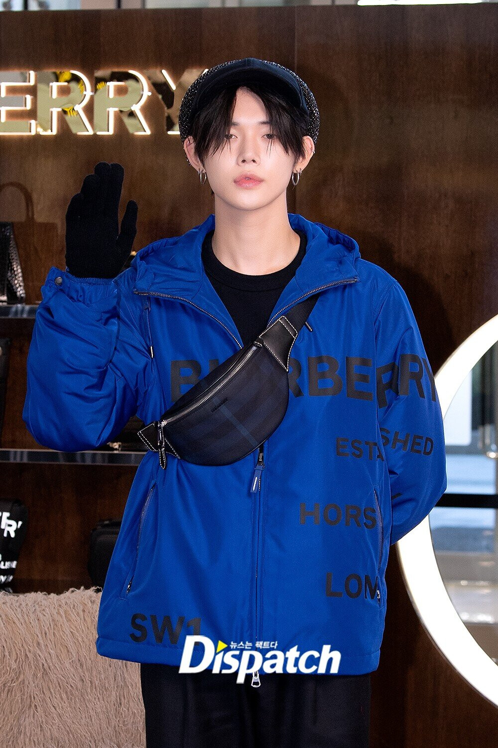 221018 TXT YEONJUN- BURBERRY Alpine Outerwear Pop-Up Event | kpopping